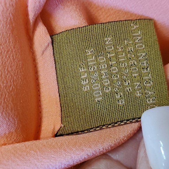 Lovely 100% silk dress, by Ali Ro. Beautiful peach color. Size 4. Unique ruffle - Picture 10 of 10